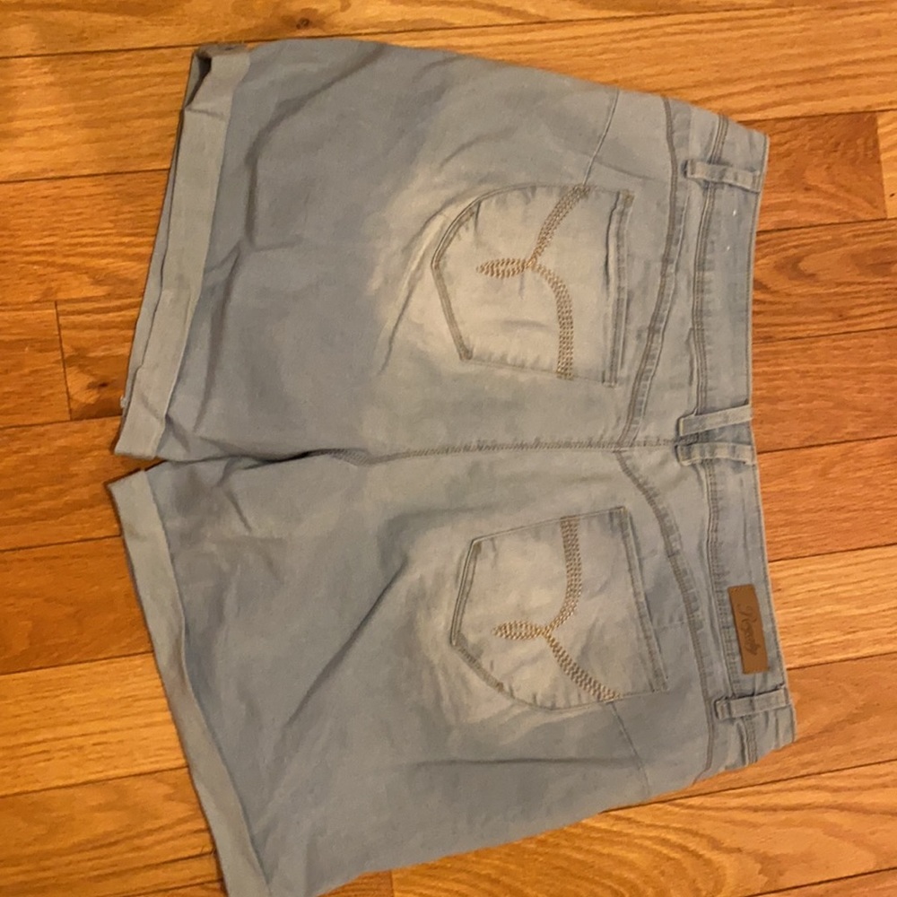 Jean shorts. - Picture 4 of 4